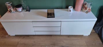Modern wit dressoir met lades en deuren