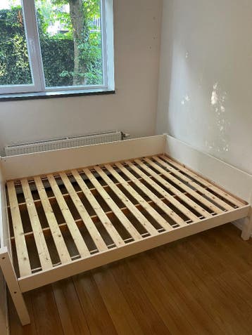 Bed frame wit 140x200