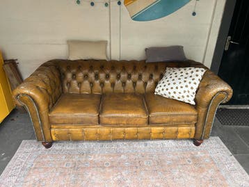 Gratis af te halen; 3-zits Chesterfield voor in (wo)mancave