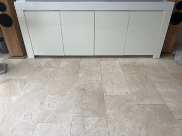 Modern wit dressoir met 4 deuren