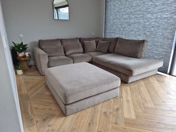 Gratis L-vormige lounge hoekbank met hocker