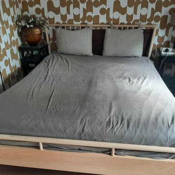 Leuk ikea Björksnas 1.60 bij 2.00 met  bodem 1.60 / 2.10m
