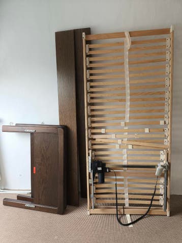 Eenpersoonsbed met elektrische lattenbodem 90x200