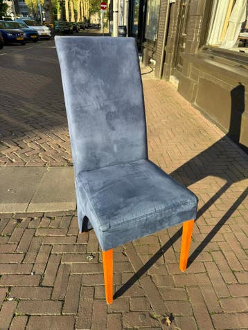 4 GRATIS stoelen!