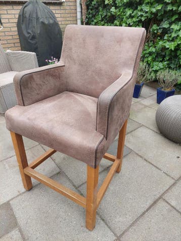 4 goede barkrukken. Zithoogte 60cm