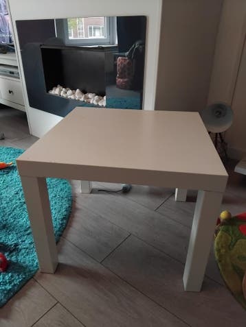 Lack tafeltje