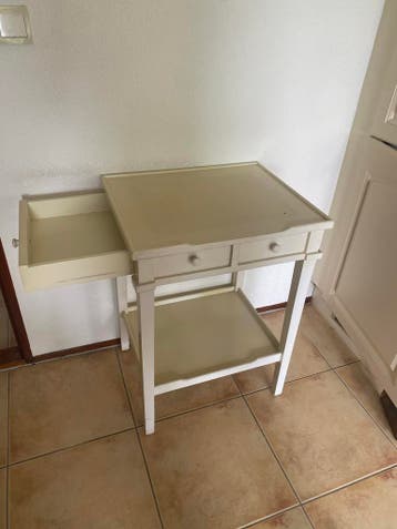 Gratis opknapper: bijzettafel met lade