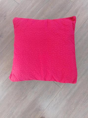 Rood sierkussen met wasbare hoes - 60x60 cm