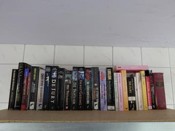 Reeks boeken, thrillers en romans, gratis op te halen