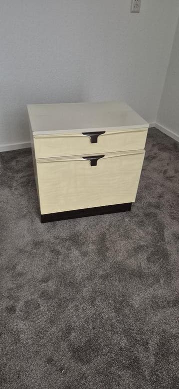 Kaptafel met spiegel en 1 bijpassende nachtkastjes