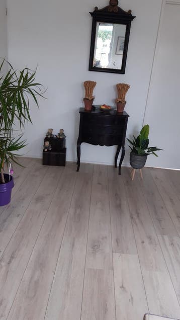 GRATIS Tv meubel, zwart kastje met 3 laden en spiegel