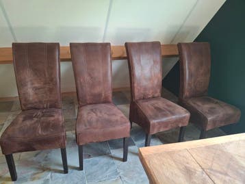 4 bruine stoelen, 1 rugleuning niet stevig, gratis ophalen
