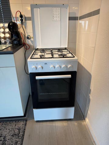 OK. Vrijstaand Gasfornuis met Oven - Zo goed als nieuw