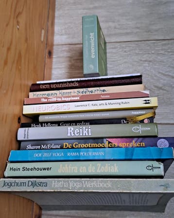 Collectie spirituele boeken en yoga werkboeken
