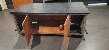 2x Buffetmeubel met stalen omheining - gratis afhalen