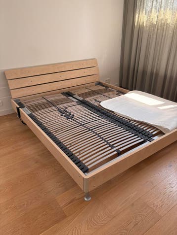 Mooi 2-persoonsbed van 180x210 met 2 electr. Auping latbodem