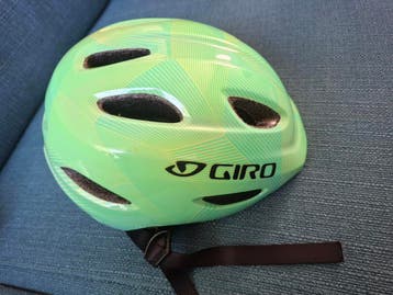 GRATIS;Peuter helm--> onderdeel nodig.