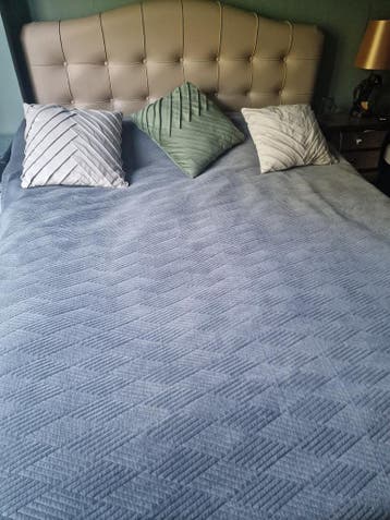 GRATIS: Tweepersoonsbed 160x200 met matras - Ophalen