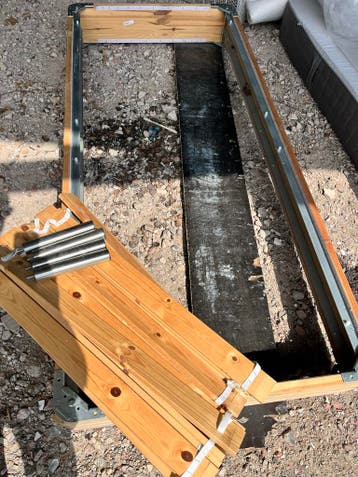 GRATIS Bedframe van hout inclusief latten bodem