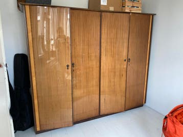 Gratis: Vintage Kledingkast