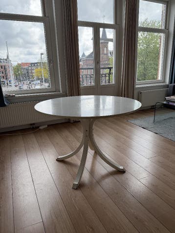 Round White Dining Table – 110 cm
