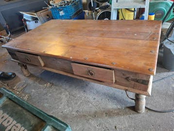 Antieke zware salontafel