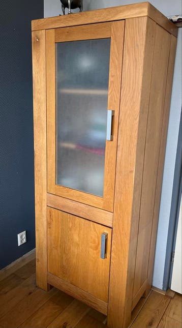 Eiken kast en salontafel