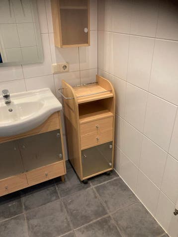 Wastafelmeubel met kasten, compleet met kraan en aansluiting