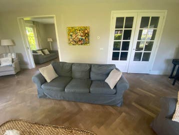 3 zits bank Ektorp grijs gratis af te halen  (2 stuks)