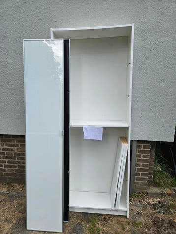 Boekenkast GRATIS af te halen!!
