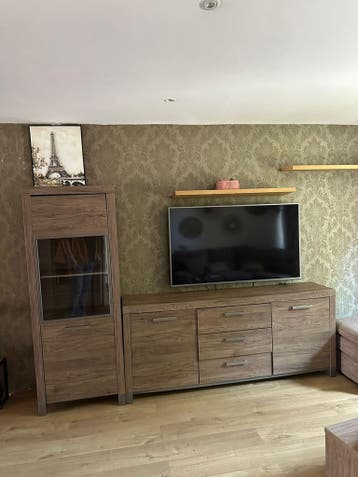 TV meubel met vitrinekast (gratis)