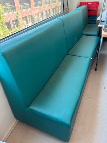 Lange bank turquoise kunstleer - ideaal voor wachtruimte