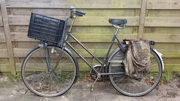 Batavus Flying Dutchman - Opknapper met mand en fietstassen