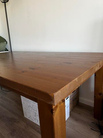 Gratis op te halen: Ruime IKEA eettafel (180x100x74 cm)