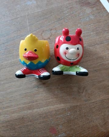 Leuke eierdopjes: kuiken en lieveheersbeestje