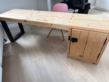 Kinderbureau met stoeltje GRATIS!