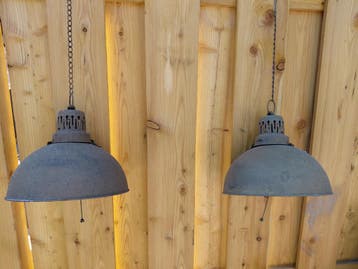 2 roestbruine hanglampen op batterijen