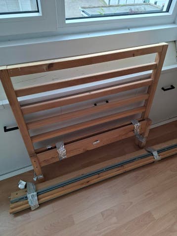 Grenen 1 persoons bed met matras en topper