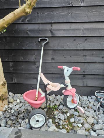 Roze driewieler met duwstang GRATIS , ZSM OPHALEN