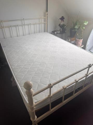 Gratis bed + toebehoren.
