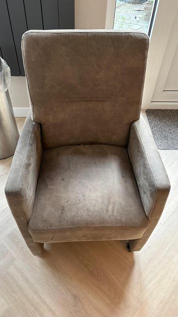 Gratis af te halen 4 eetkamer stoelen