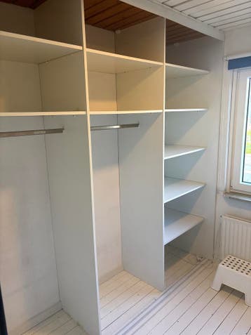 Gratis houten witte planken af te halen. Staat klaar!