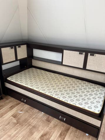 Vintage complete  slaapkamer, bed, matras, boekenkas