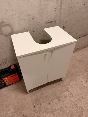 Witte wastafelonderkast met twee deuren