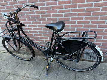 Zwarte oude fiets