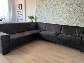 Comfortabele donkerbruine hoekbank - Gebruikt