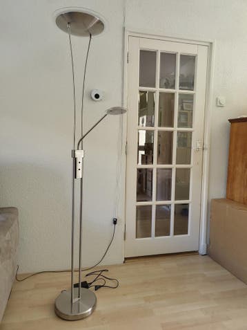 Staande lamp met leeslamp