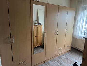 Gratis Diverse kledingkasten