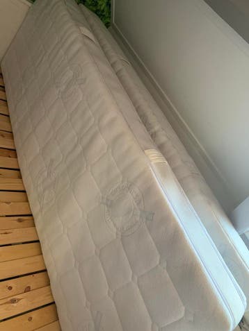 2 matrassen 70x200cm - Zo goed als nieuw