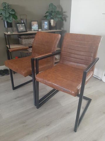 4 gratis stoelen.